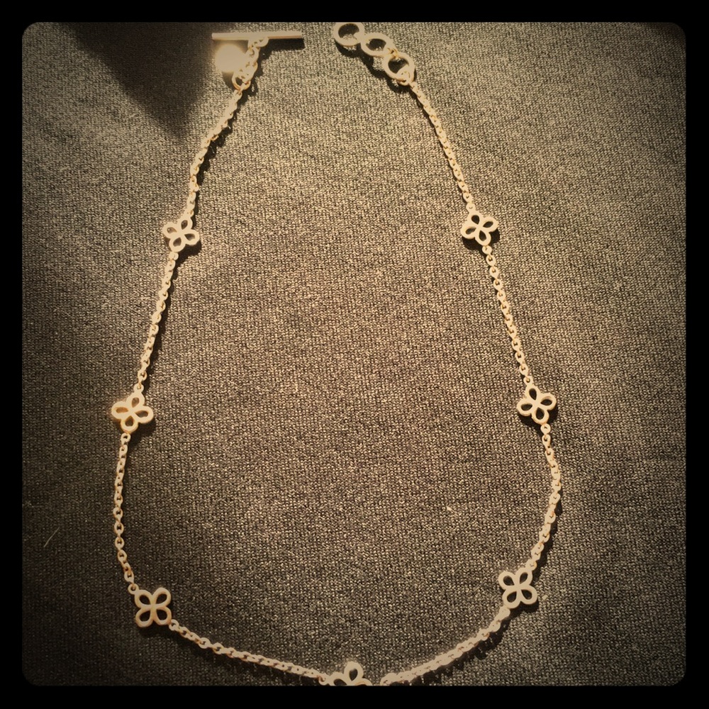 Lois hill,  tommy Bahamas's necklace